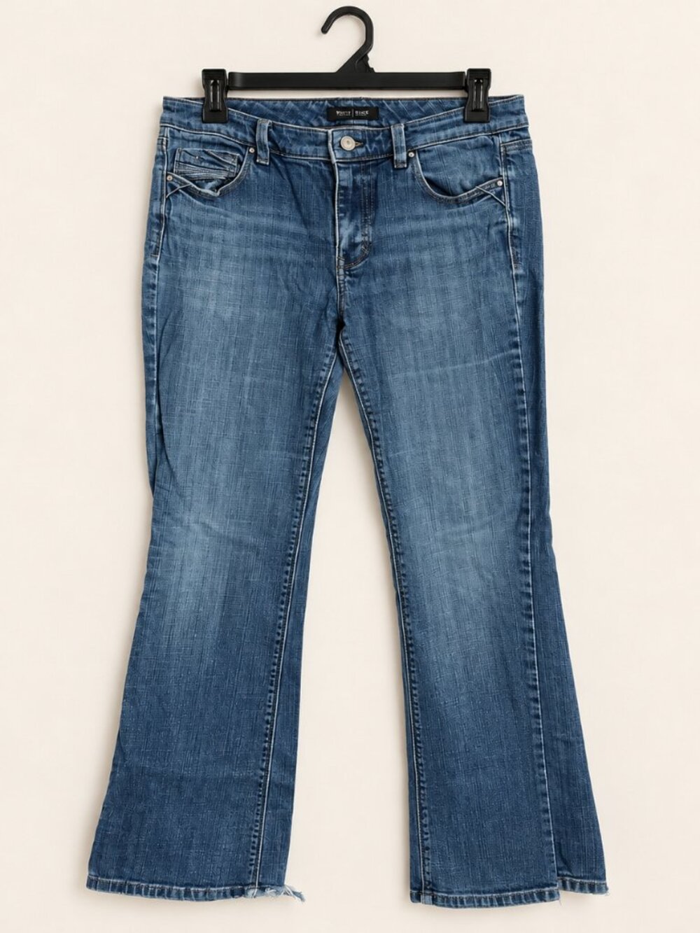 White House Black Market Blanc Embellished Bootleg Jeans 8S Short